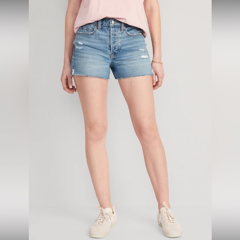 NWOT. OLD NAVY. High-Waisted O.G. Straight Jean Shorts 3 inch inseam High-Rise